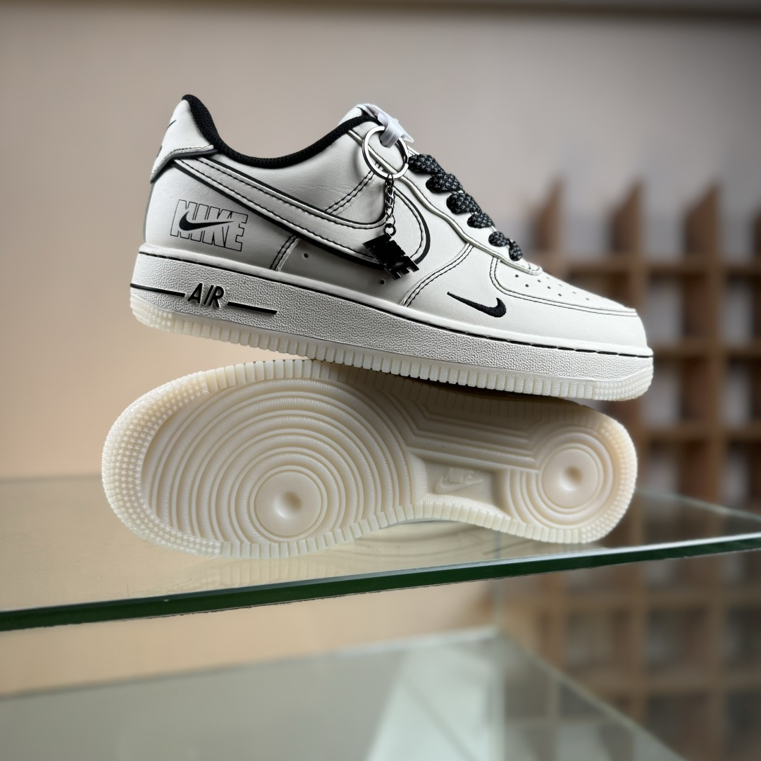 Nike Air Force 1'07 Low 米黑兔八哥水晶底 空军一号低帮休闲板鞋 SM6668-115 Nike Air Force 1'07 Low 米黑兔八哥水晶底 空军一号低帮休闲板鞋 SM6668-115