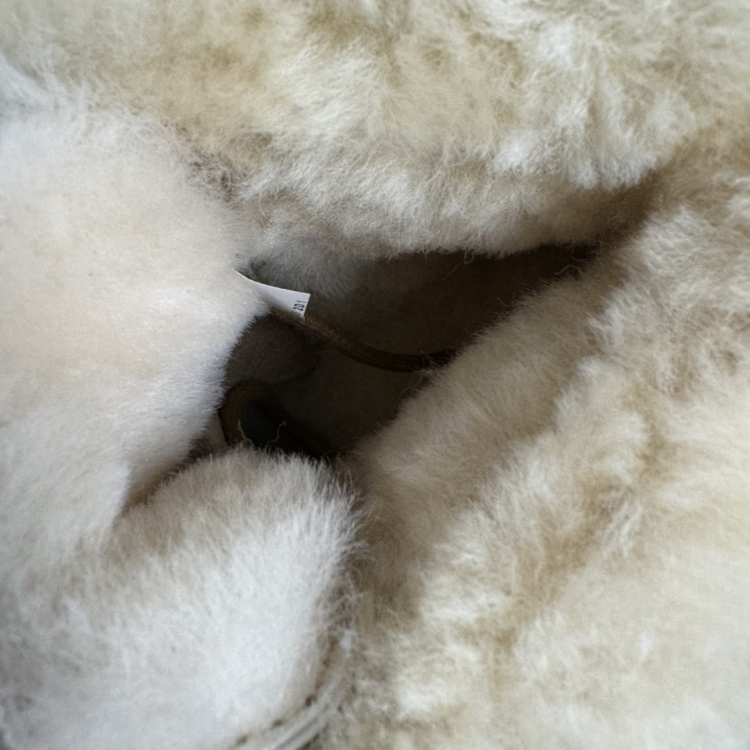 350 25新款UGG 埃斯米 6cm增高 牛剖层革 时尚舒适 及踝 雪地靴