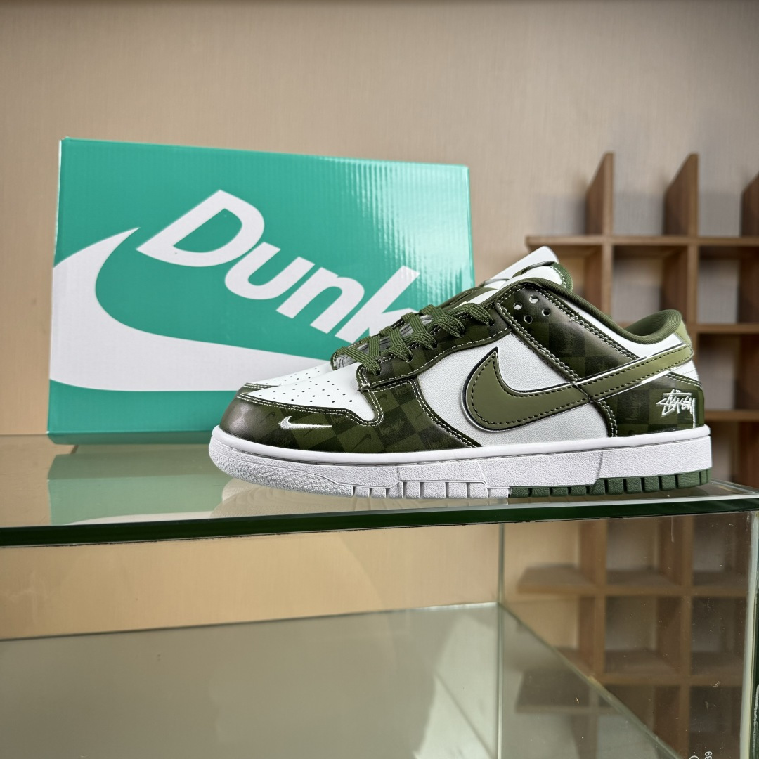 Nike SB Dunk Low x Stussy 绿白小勾 DG1988-010 Nike SB Dunk Low x Stussy 绿白小勾 DG1988-010