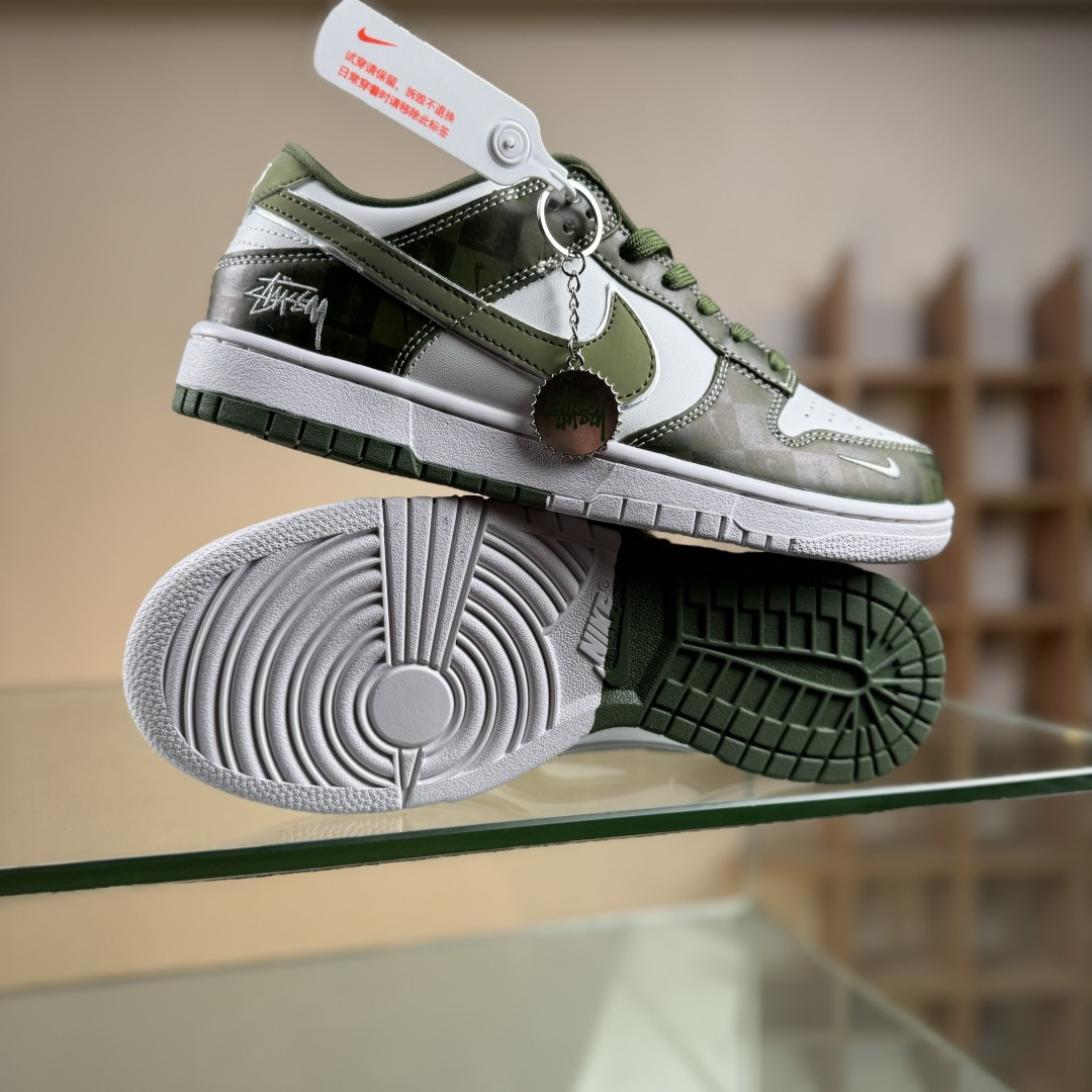 Nike SB Dunk Low x Stussy 绿白小勾 DG1988-010 Nike SB Dunk Low x Stussy 绿白小勾 DG1988-010