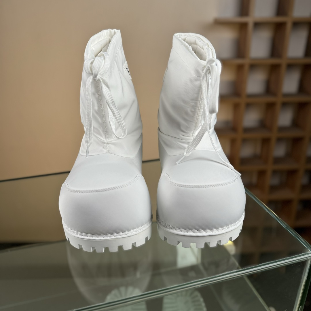 600 Balenciaga 巴黎世家ALASKA BOOTS 圆头套穿雪地靴 新晋滑雪系列胖墩米奇鞋