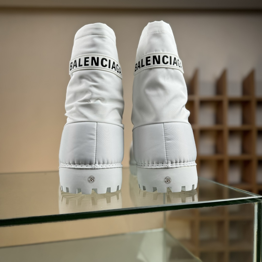 600 Balenciaga 巴黎世家ALASKA BOOTS 圆头套穿雪地靴 新晋滑雪系列胖墩米奇鞋