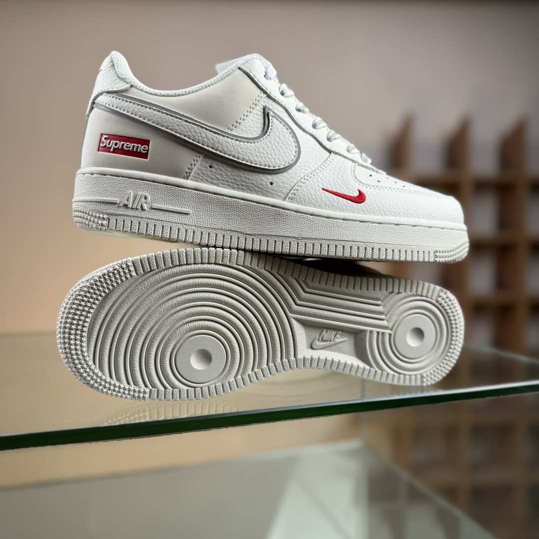 Nike Air Force 1'07 Low Supreme联名 米白小红勾 空军一号低帮休闲板鞋 CS5288-052