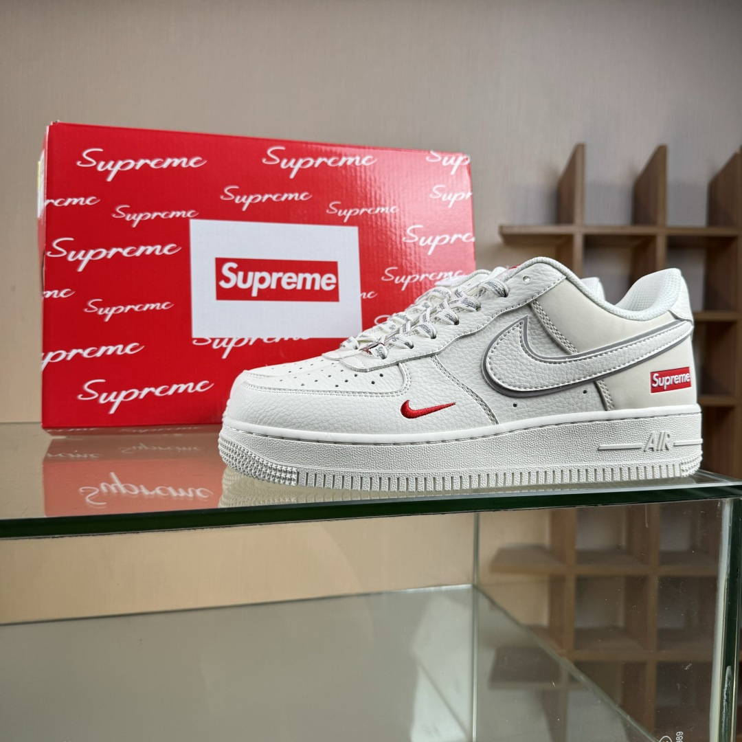 Nike Air Force 1'07 Low Supreme联名 米白小红勾 空军一号低帮休闲板鞋 CS5288-052