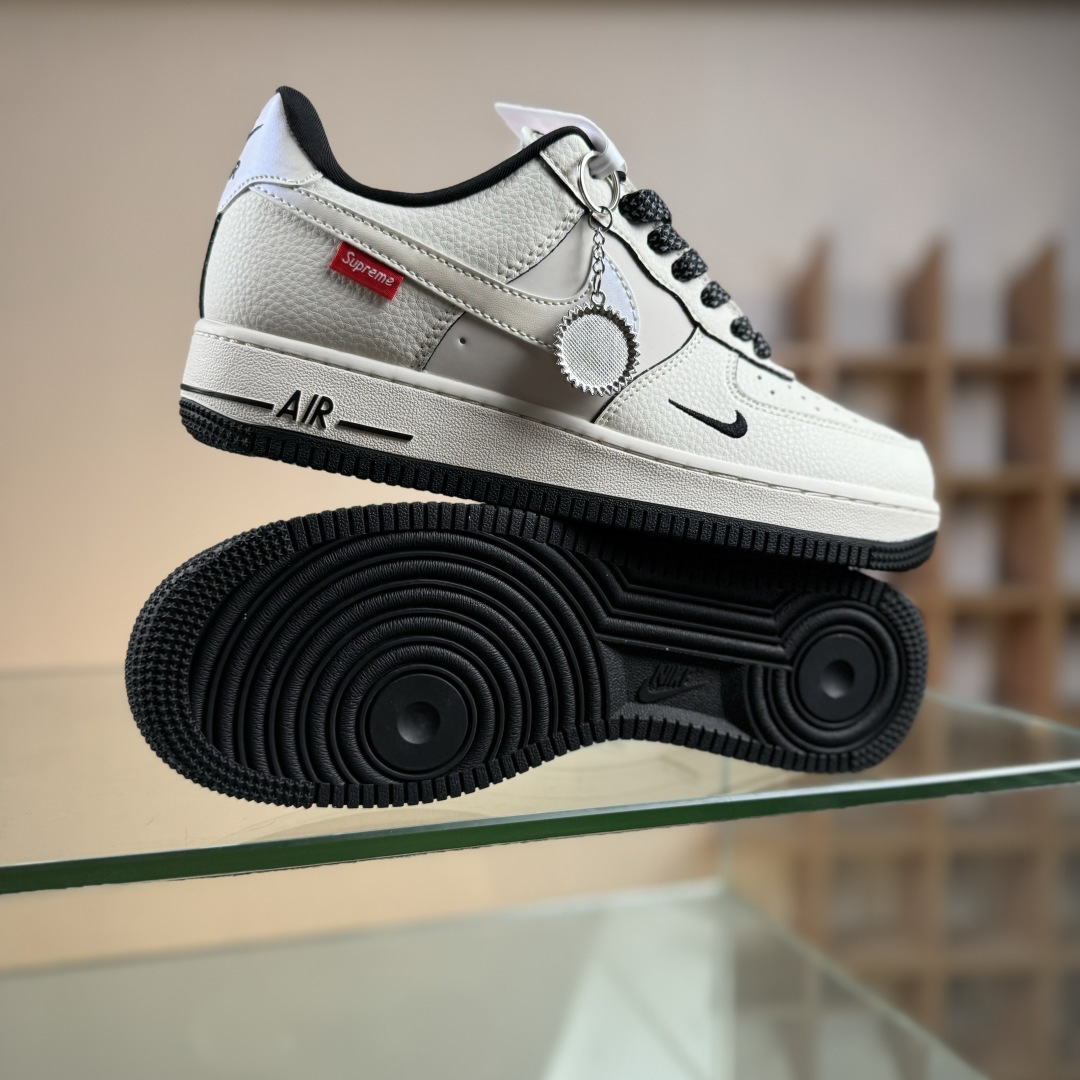 Nike Air Force 1'07 Low Supreme联名 米黑边 空军一号低帮休闲板鞋 XX3168-220-Top High Quatity Cheap Sneakers Fashion Clothing Clothes Bags handbags Shoes of all Brand wholesale With The best Quality And Beautiful Price from China Factory Chinese suppliers wholesaler seller Nike Air Force 1'07 Low Supreme联名 米黑边 空军一号低帮休闲板鞋 XX3168-220
