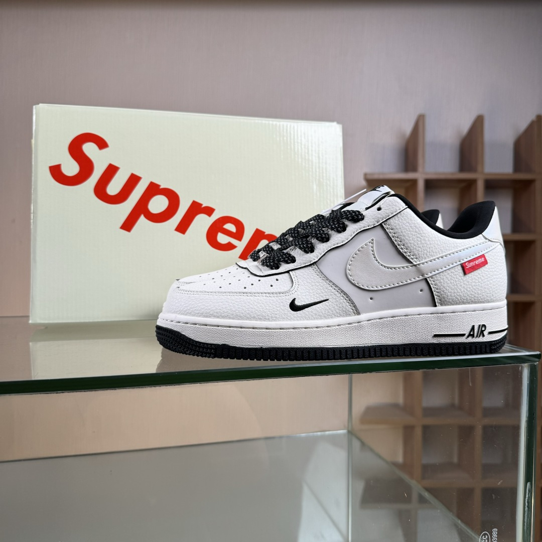 Nike Air Force 1'07 Low Supreme联名 米黑边 空军一号低帮休闲板鞋 XX3168-220-Top High Quatity Cheap Sneakers Fashion Clothing Clothes Bags handbags Shoes of all Brand wholesale With The best Quality And Beautiful Price from China Factory Chinese suppliers wholesaler seller Nike Air Force 1'07 Low Supreme联名 米黑边 空军一号低帮休闲板鞋 XX3168-220