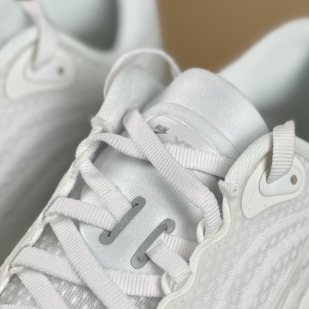 J版 Nike Air Zoom Vomero Plus 耐克网面厚底气垫跑鞋 HV8150-102