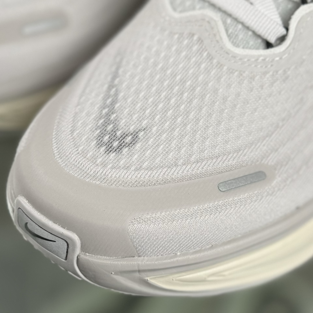 J版 Nike Air Zoom Vomero Plus 耐克网面厚底气垫跑鞋 IH2268-100