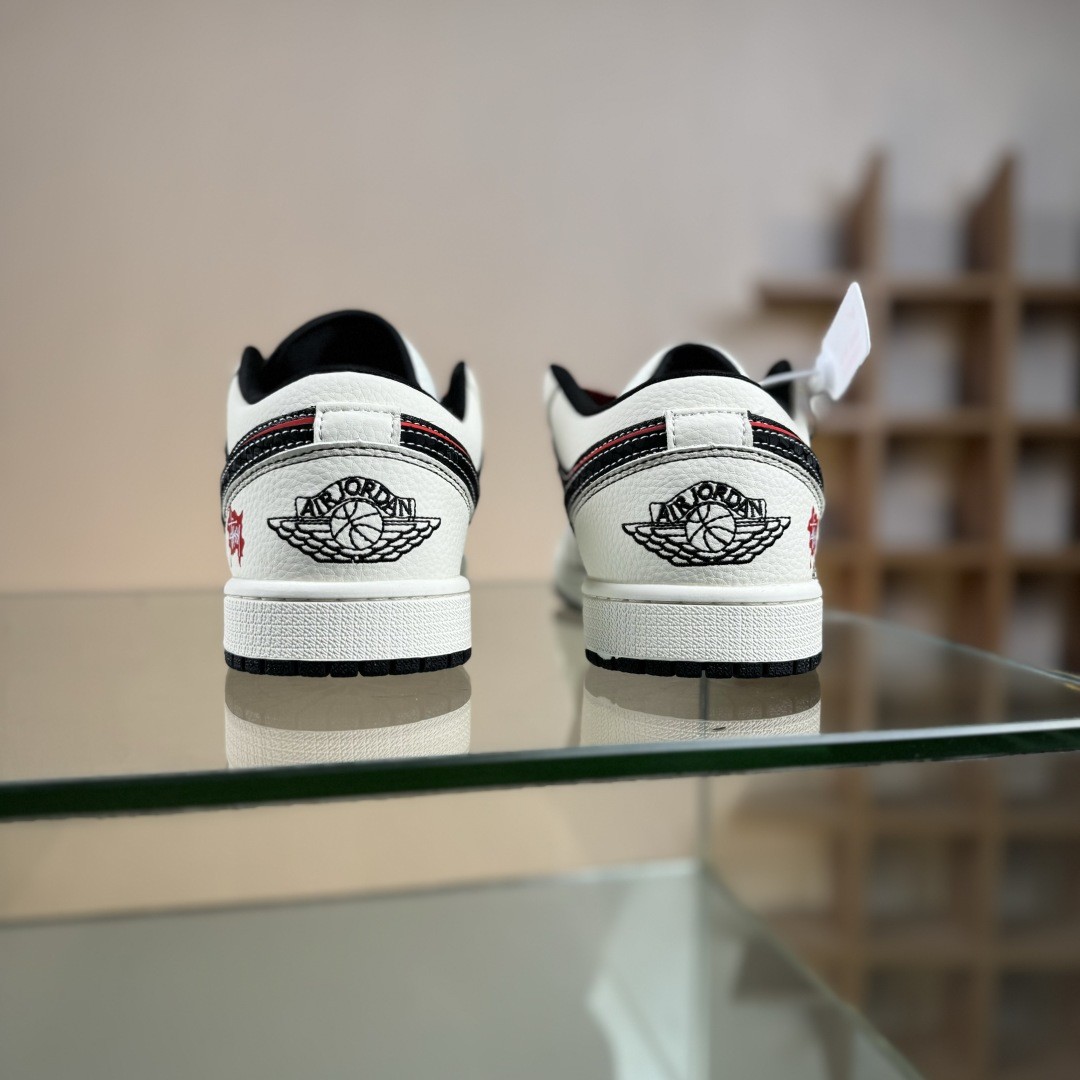 280 Nike Jordan Air Jordan 1“斯图西联名——米白黑红勾” 高端定制 低帮 复古 减震 防滑 耐磨 篮球鞋 QG1988-013-Chinese UA Cheap High Quatity Brand Clothes Bags handbags Sneakers wholesale wholesaler seller from China Factory suppliers Fashion Clothing Shoes best Quality Beautiful Price 280 Nike Jordan Air Jordan 1“斯图西联名——米白黑红勾” 高端定制 低帮 复古 减震 防滑 耐磨 篮球鞋 QG1988-013