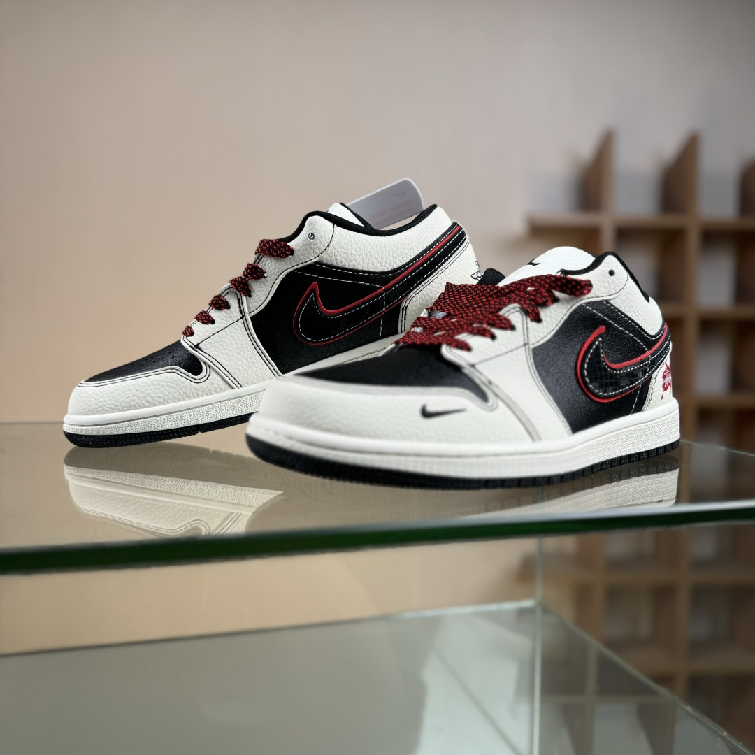 280 Nike Jordan Air Jordan 1“斯图西联名——米白黑红勾” 高端定制 低帮 复古 减震 防滑 耐磨 篮球鞋 QG1988-013-Chinese UA Cheap High Quatity Brand Clothes Bags handbags Sneakers wholesale wholesaler seller from China Factory suppliers Fashion Clothing Shoes best Quality Beautiful Price 280 Nike Jordan Air Jordan 1“斯图西联名——米白黑红勾” 高端定制 低帮 复古 减震 防滑 耐磨 篮球鞋 QG1988-013