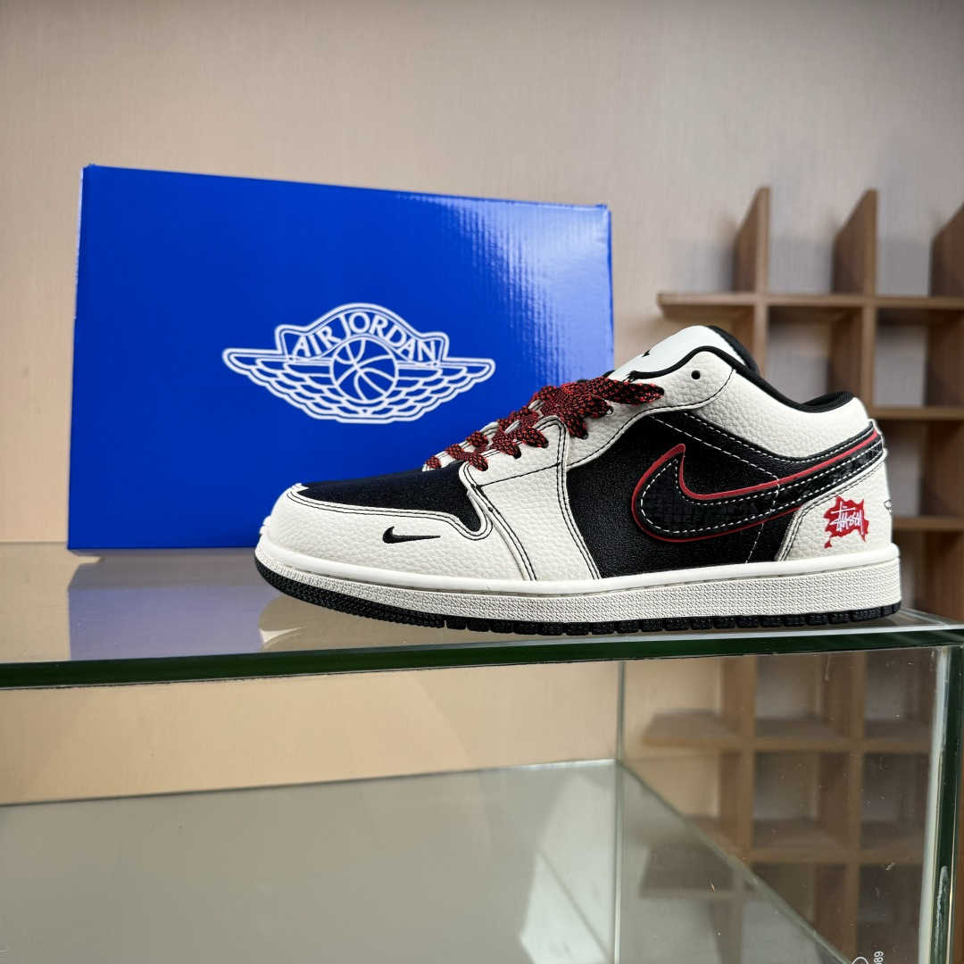 280 Nike Jordan Air Jordan 1“斯图西联名——米白黑红勾” 高端定制 低帮 复古 减震 防滑 耐磨 篮球鞋 QG1988-013-Chinese UA Cheap High Quatity Brand Clothes Bags handbags Sneakers wholesale wholesaler seller from China Factory suppliers Fashion Clothing Shoes best Quality Beautiful Price 280 Nike Jordan Air Jordan 1“斯图西联名——米白黑红勾” 高端定制 低帮 复古 减震 防滑 耐磨 篮球鞋 QG1988-013