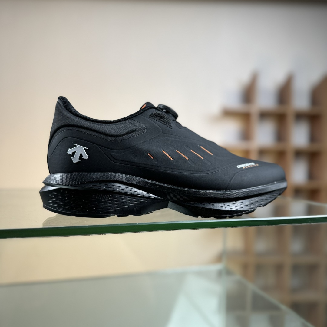 320 DESCENTE D/F WIRE 1.5迪桑特轻盈缓震皮鞋面时尚休闲运动覆盖防水男子越野跑鞋 中帮