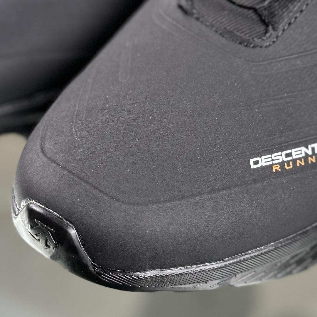 320 DESCENTE D/F WIRE 1.5迪桑特轻盈缓震皮鞋面时尚休闲运动覆盖防水男子越野跑鞋 中帮