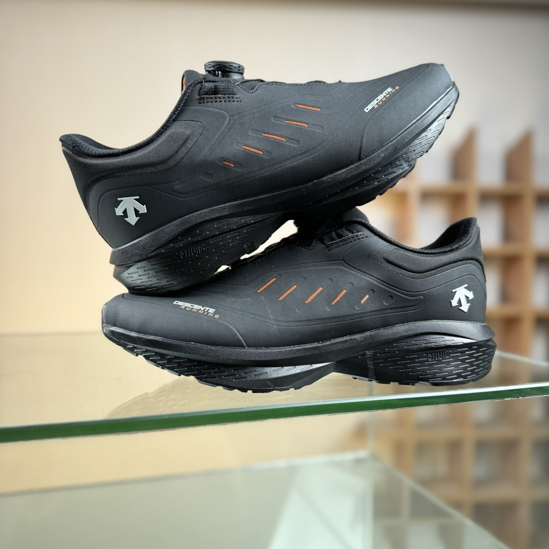 320 DESCENTE D/F WIRE 1.5迪桑特轻盈缓震皮鞋面时尚休闲运动覆盖防水男子越野跑鞋 中帮