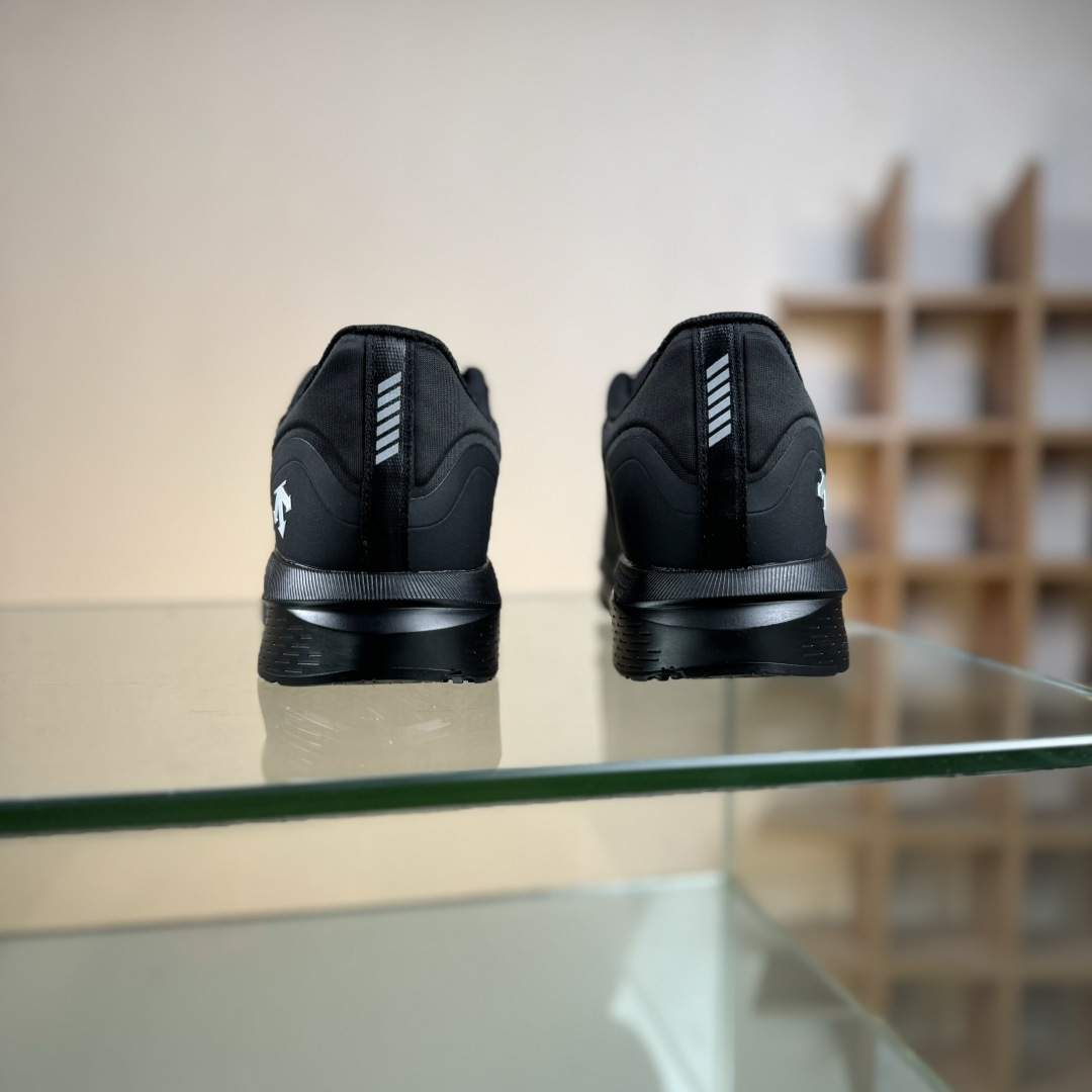 320 DESCENTE D/F WIRE 1.5迪桑特轻盈缓震皮鞋面时尚休闲运动覆盖防水男子越野跑鞋 中帮