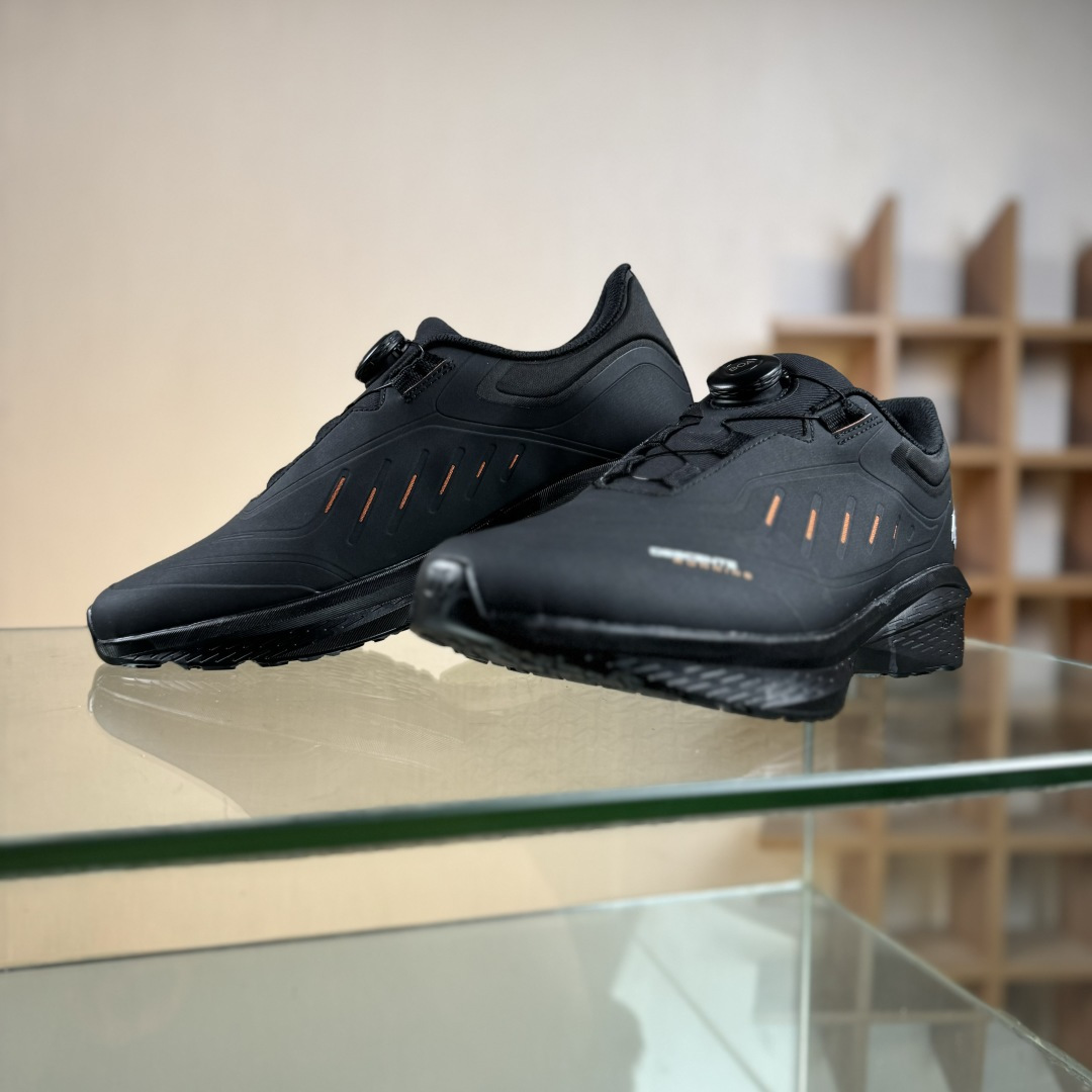 320 DESCENTE D/F WIRE 1.5迪桑特轻盈缓震皮鞋面时尚休闲运动覆盖防水男子越野跑鞋 中帮