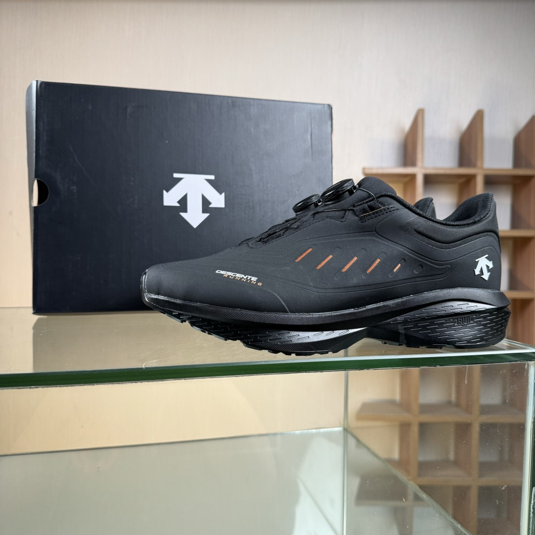 320 DESCENTE D/F WIRE 1.5迪桑特轻盈缓震皮鞋面时尚休闲运动覆盖防水男子越野跑鞋 中帮