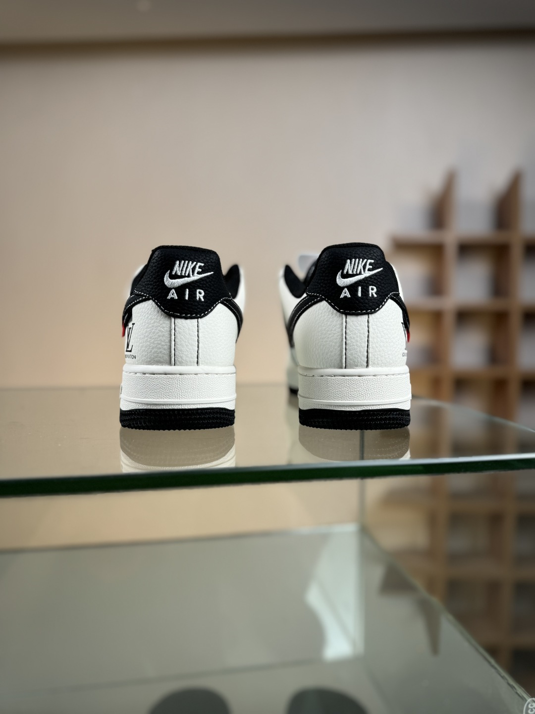 Nike Air Force 1'07 Low LV联名 印花米黑红 空军一号低帮休闲板鞋 MZ9588-812