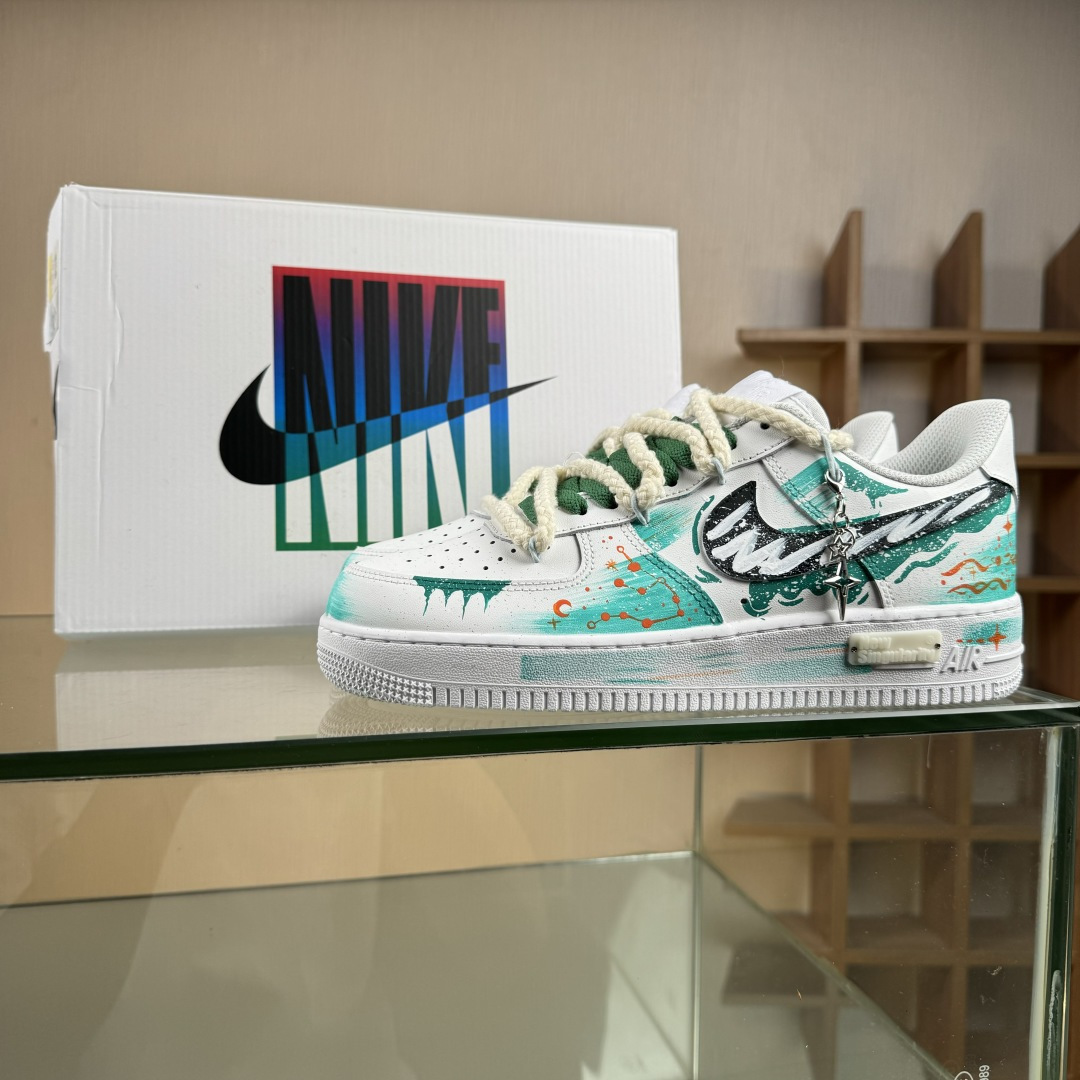 260 Nike Air Force 1'07 Low ”Aquarius” 手绘涂鸦 十二星座系列 金牛座 空军一号低帮休闲板鞋