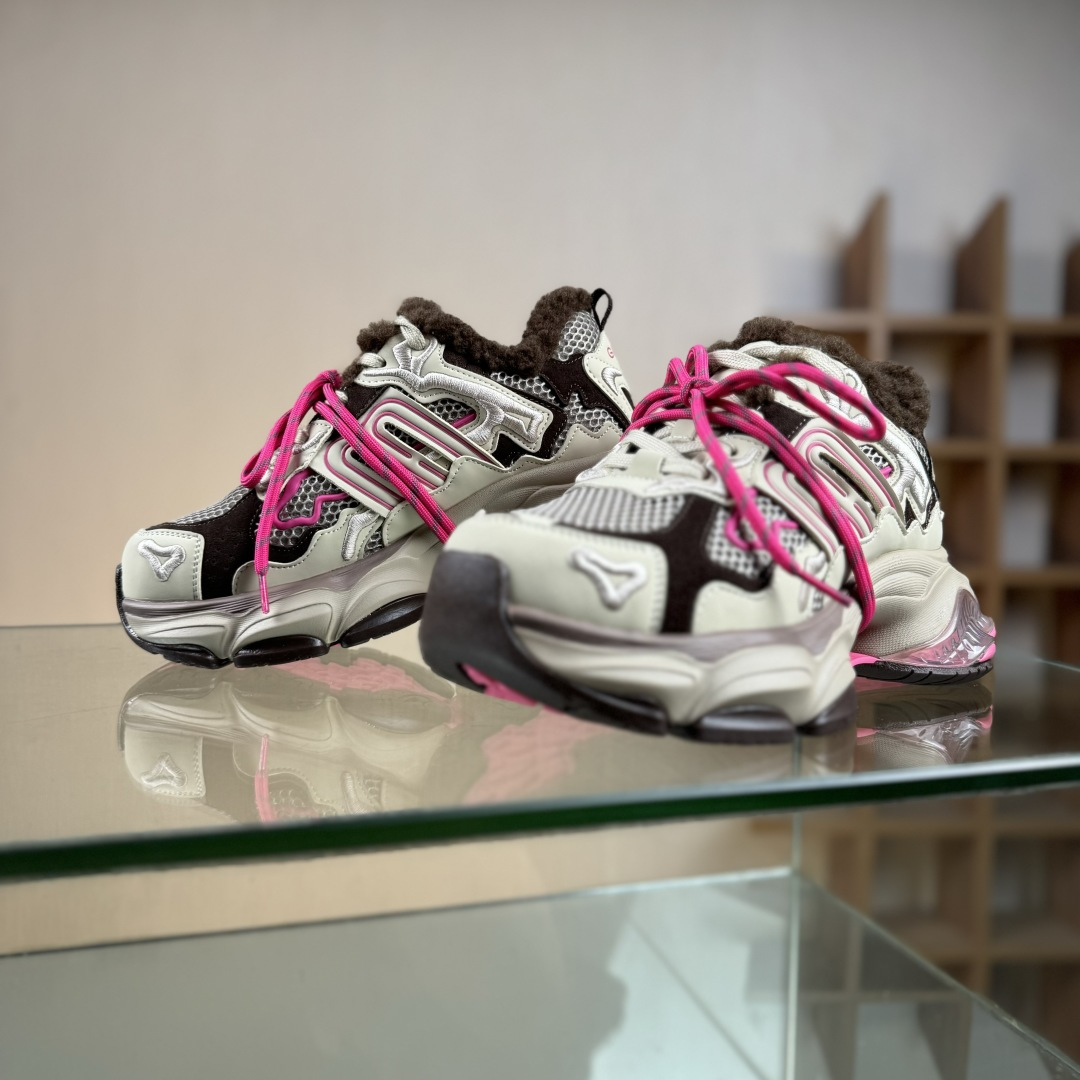 230 新晋潮流鞋靴品牌GGCC冬季新款 张艺凡同款 GG-CC 2025 反转星球 8cm厚底增高 秋冬新款加绒翻毛做旧老爹鞋 G25X3202