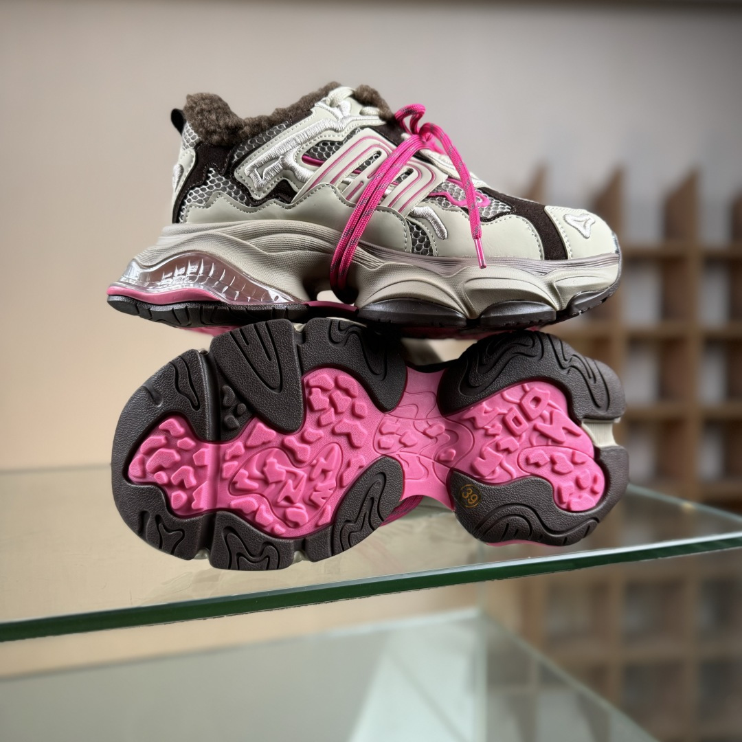 230 新晋潮流鞋靴品牌GGCC冬季新款 张艺凡同款 GG-CC 2025 反转星球 8cm厚底增高 秋冬新款加绒翻毛做旧老爹鞋 G25X3202