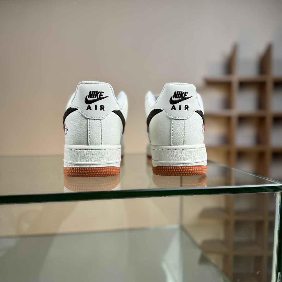 260 Nike Air Force 1'07 Low 联名 爱心米黑生胶 空军一号低帮休闲板鞋 QW5836-027