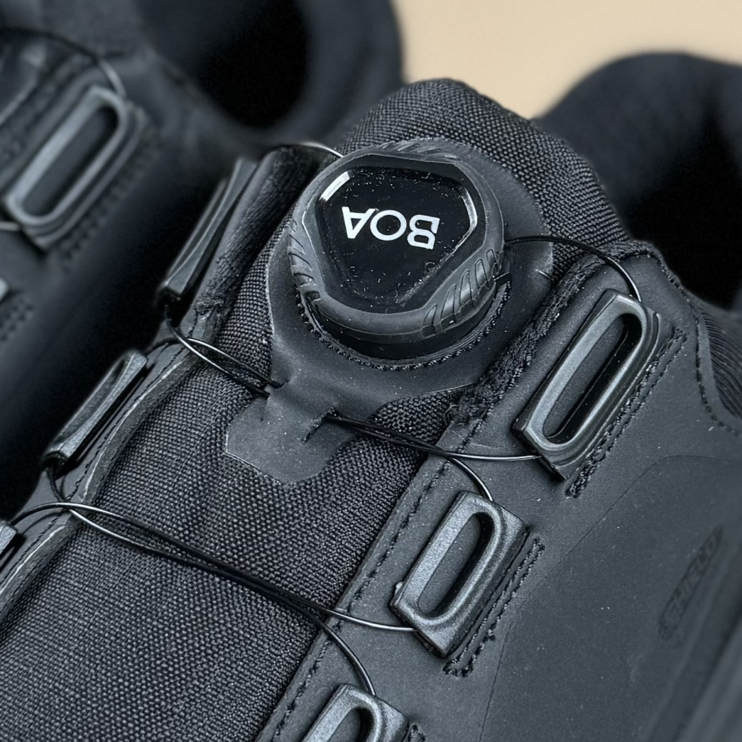 300 DESCENTE迪桑特轻盈缓震透气鞋面时尚休闲运动覆盖防水男子越野跑鞋