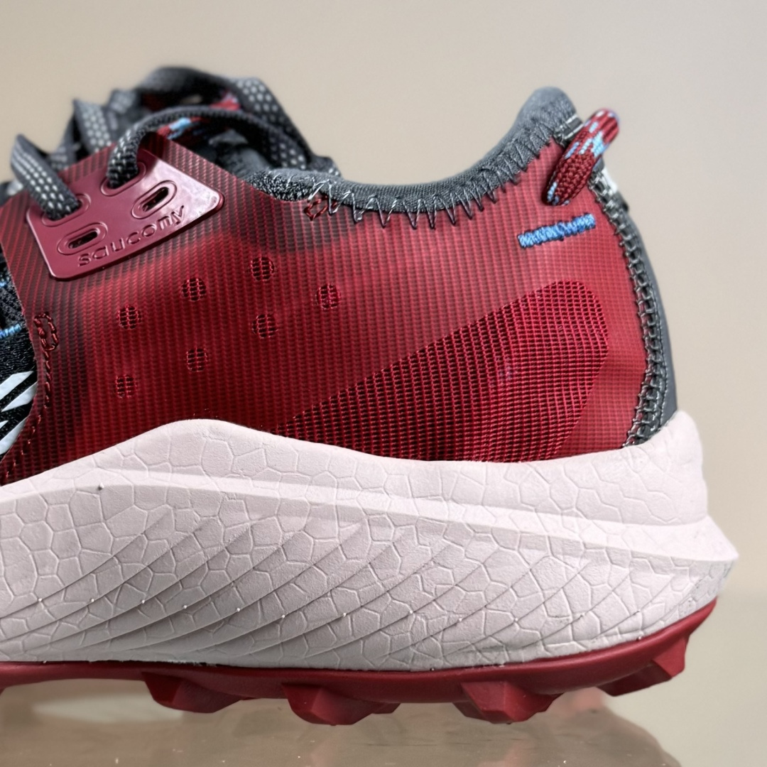 180 SAUCONY索康尼 ENDORPHIN RIFT系列 低帮缓震跑步鞋 S10856-31