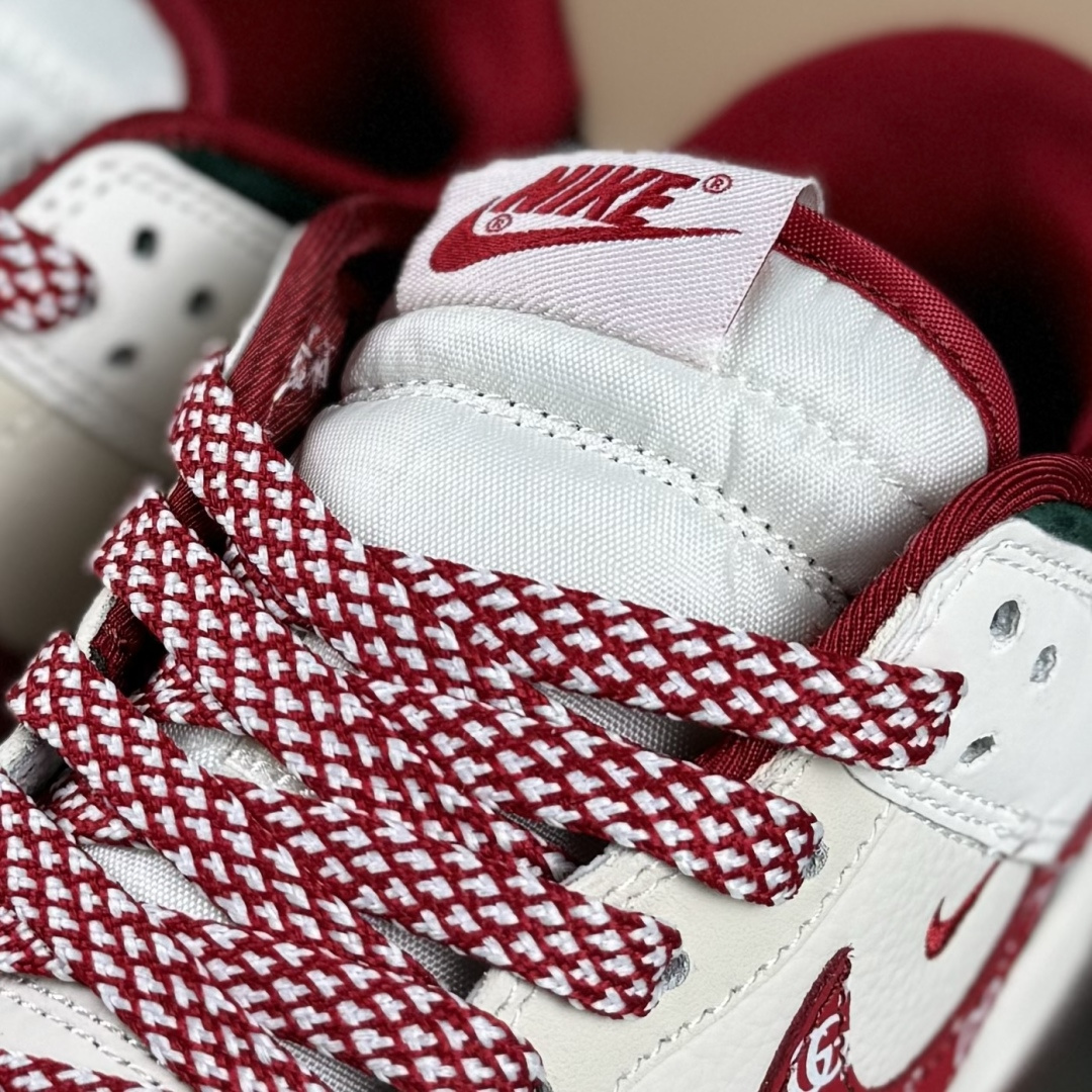 Nike SB Dunk Low“古驰联名——米白酒红底” 周年高端定制 低帮休闲板鞋 SR8888-013