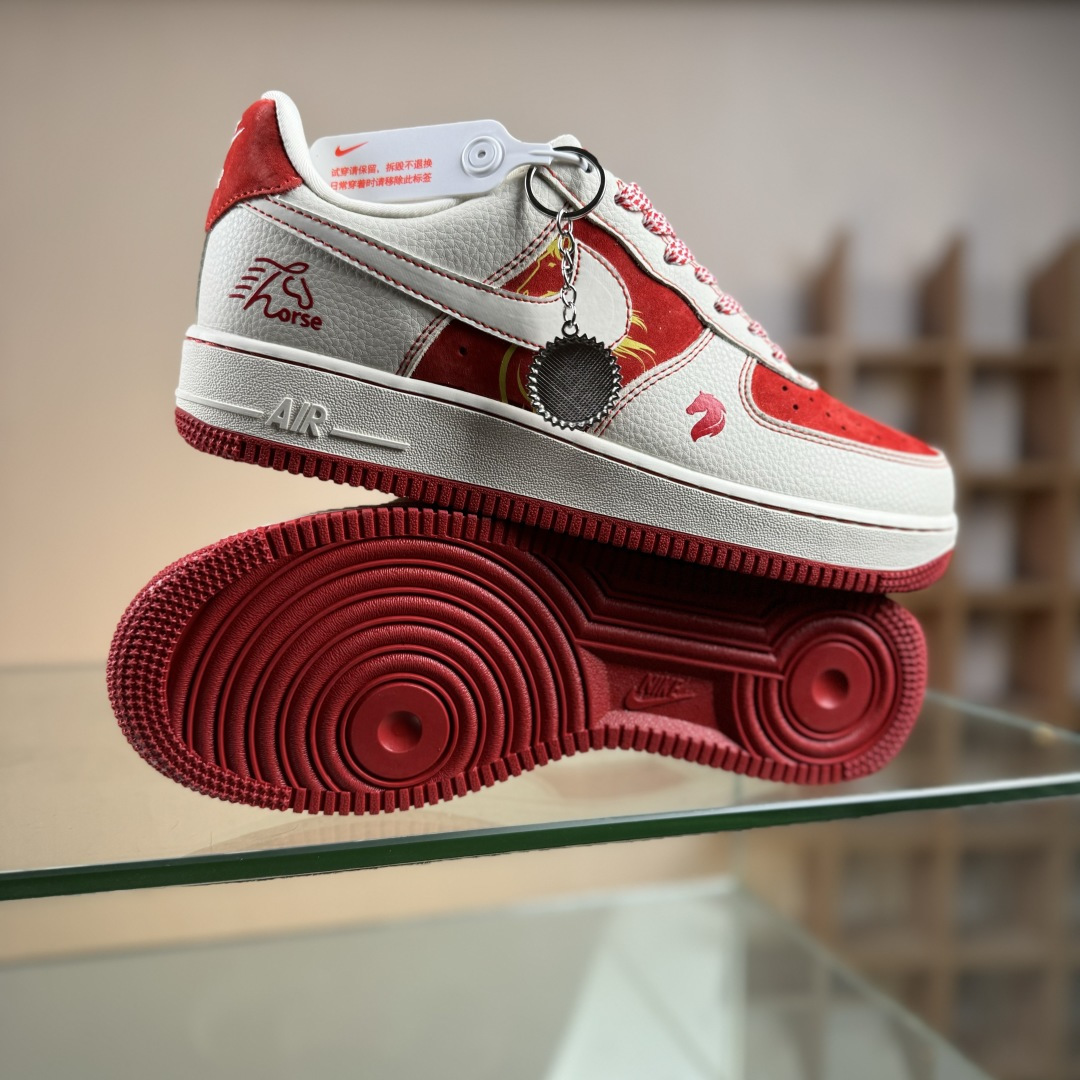 Nike Air Force 1'07 Low 马年联名 红马 空军一号低帮休闲板鞋 XL1979-133-莆田鞋,莆田鞋货源,高仿鞋,高仿鞋货源,安福档口,莆田高仿鞋,莆田鞋批发,高仿鞋批发,莆田高仿运动鞋,高仿运动鞋,莆田运动鞋 Nike Air Force 1'07 Low 马年联名 红马 空军一号低帮休闲板鞋 XL1979-133
