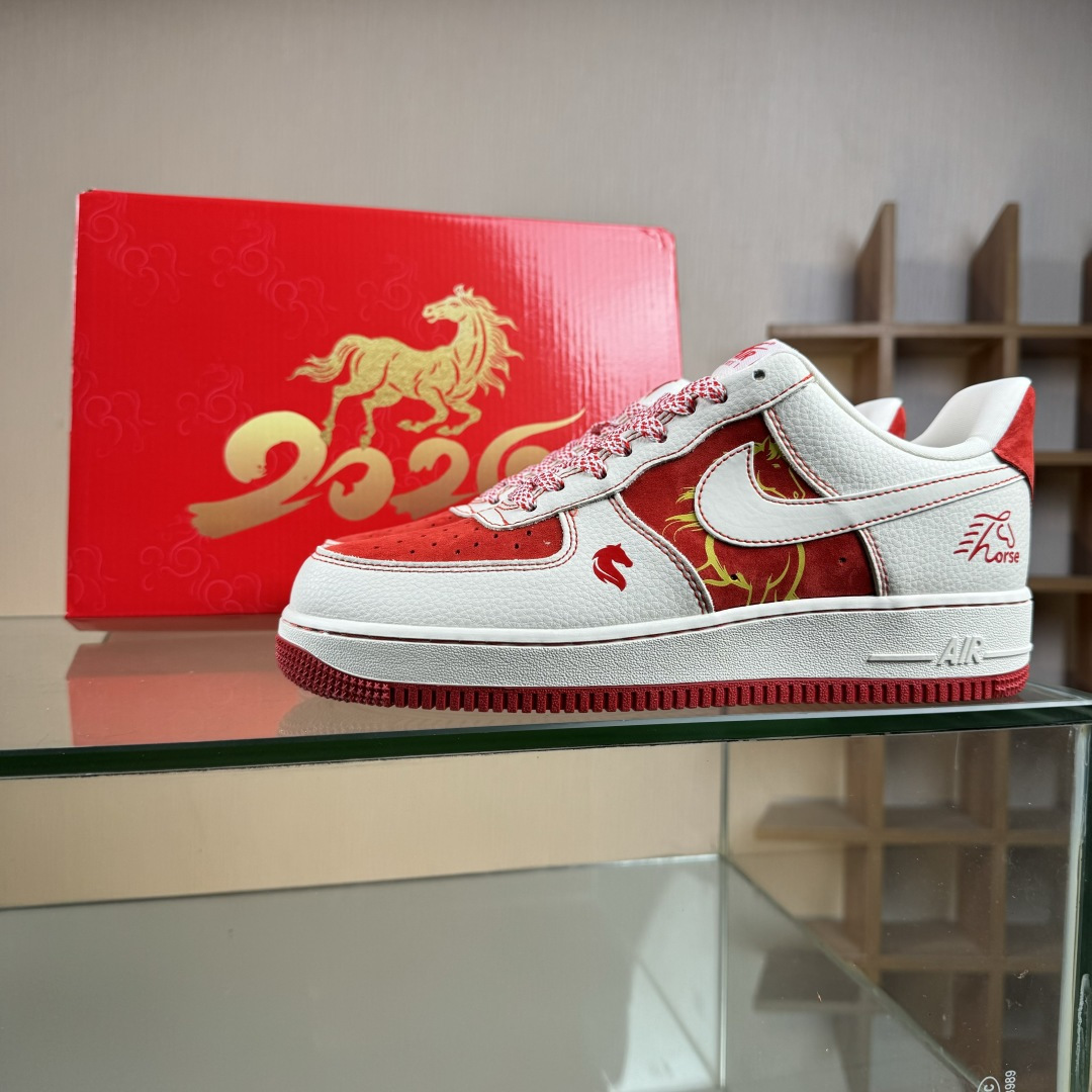 Nike Air Force 1'07 Low 马年联名 红马 空军一号低帮休闲板鞋 XL1979-133-莆田鞋,莆田鞋货源,高仿鞋,高仿鞋货源,安福档口,莆田高仿鞋,莆田鞋批发,高仿鞋批发,莆田高仿运动鞋,高仿运动鞋,莆田运动鞋 Nike Air Force 1'07 Low 马年联名 红马 空军一号低帮休闲板鞋 XL1979-133