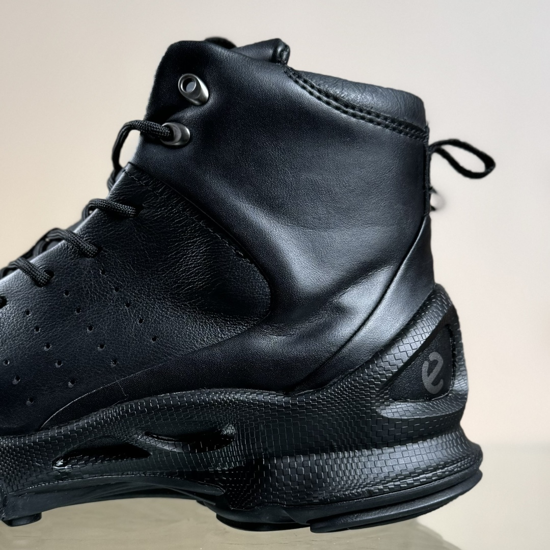 320 Ecco 爱步高帮 大经典 采用现代工艺品质融合 精选小牛皮面料 百搭休闲老爹鞋