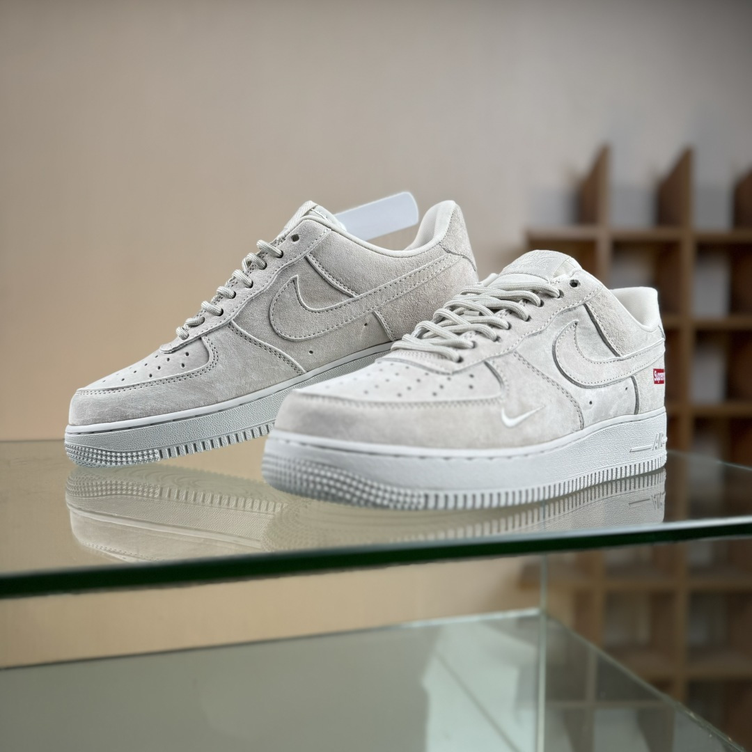 Nike Air Force 1'07 Low Supreme联名 全猪八 空军一号低帮休闲板鞋 DF0188-116-莆田鞋,莆田鞋货源,高仿鞋,高仿鞋货源,安福档口,莆田高仿鞋,莆田鞋批发,高仿鞋批发,莆田高仿运动鞋,高仿运动鞋,莆田运动鞋 Nike Air Force 1'07 Low Supreme联名 全猪八 空军一号低帮休闲板鞋 DF0188-116