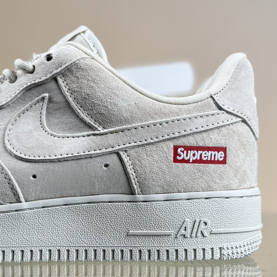 Nike Air Force 1'07 Low Supreme联名 全猪八 空军一号低帮休闲板鞋 DF0188-116-莆田鞋,莆田鞋货源,高仿鞋,高仿鞋货源,安福档口,莆田高仿鞋,莆田鞋批发,高仿鞋批发,莆田高仿运动鞋,高仿运动鞋,莆田运动鞋 Nike Air Force 1'07 Low Supreme联名 全猪八 空军一号低帮休闲板鞋 DF0188-116