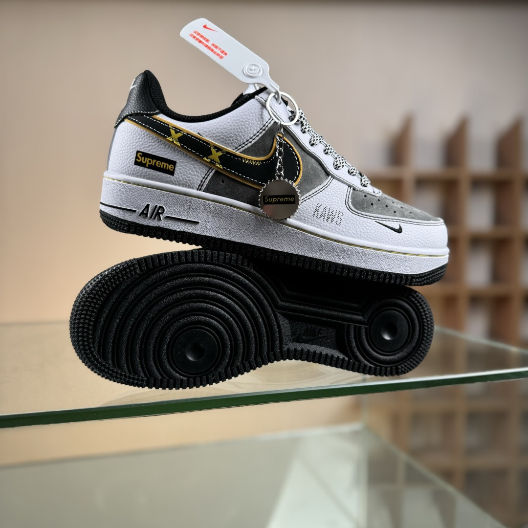 Nike Air Force 1'07 Low Supreme联名 白灰黄边勾 空军一号低帮休闲板鞋 XZ6188-259-莆田鞋,莆田鞋货源,高仿鞋,高仿鞋货源,安福档口,莆田高仿鞋,莆田鞋批发,高仿鞋批发,莆田高仿运动鞋,高仿运动鞋,莆田运动鞋 Nike Air Force 1'07 Low Supreme联名 白灰黄边勾 空军一号低帮休闲板鞋 XZ6188-259