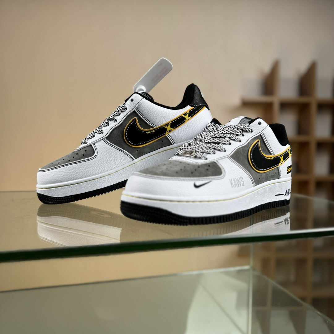 Nike Air Force 1'07 Low Supreme联名 白灰黄边勾 空军一号低帮休闲板鞋 XZ6188-259-莆田鞋,莆田鞋货源,高仿鞋,高仿鞋货源,安福档口,莆田高仿鞋,莆田鞋批发,高仿鞋批发,莆田高仿运动鞋,高仿运动鞋,莆田运动鞋 Nike Air Force 1'07 Low Supreme联名 白灰黄边勾 空军一号低帮休闲板鞋 XZ6188-259