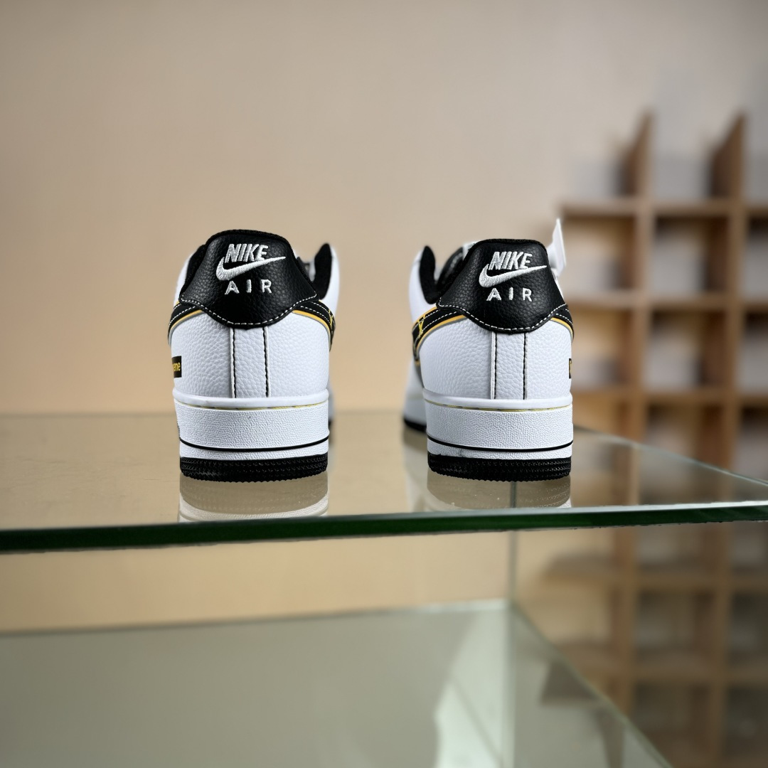 Nike Air Force 1'07 Low Supreme联名 白灰黄边勾 空军一号低帮休闲板鞋 XZ6188-259-莆田鞋,莆田鞋货源,高仿鞋,高仿鞋货源,安福档口,莆田高仿鞋,莆田鞋批发,高仿鞋批发,莆田高仿运动鞋,高仿运动鞋,莆田运动鞋 Nike Air Force 1'07 Low Supreme联名 白灰黄边勾 空军一号低帮休闲板鞋 XZ6188-259