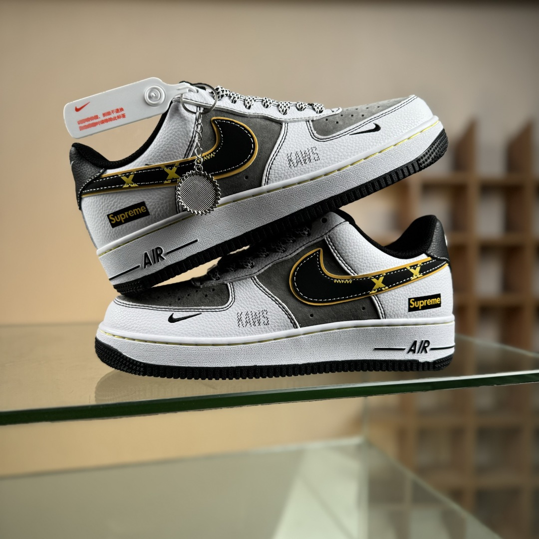 Nike Air Force 1'07 Low Supreme联名 白灰黄边勾 空军一号低帮休闲板鞋 XZ6188-259-莆田鞋,莆田鞋货源,高仿鞋,高仿鞋货源,安福档口,莆田高仿鞋,莆田鞋批发,高仿鞋批发,莆田高仿运动鞋,高仿运动鞋,莆田运动鞋 Nike Air Force 1'07 Low Supreme联名 白灰黄边勾 空军一号低帮休闲板鞋 XZ6188-259