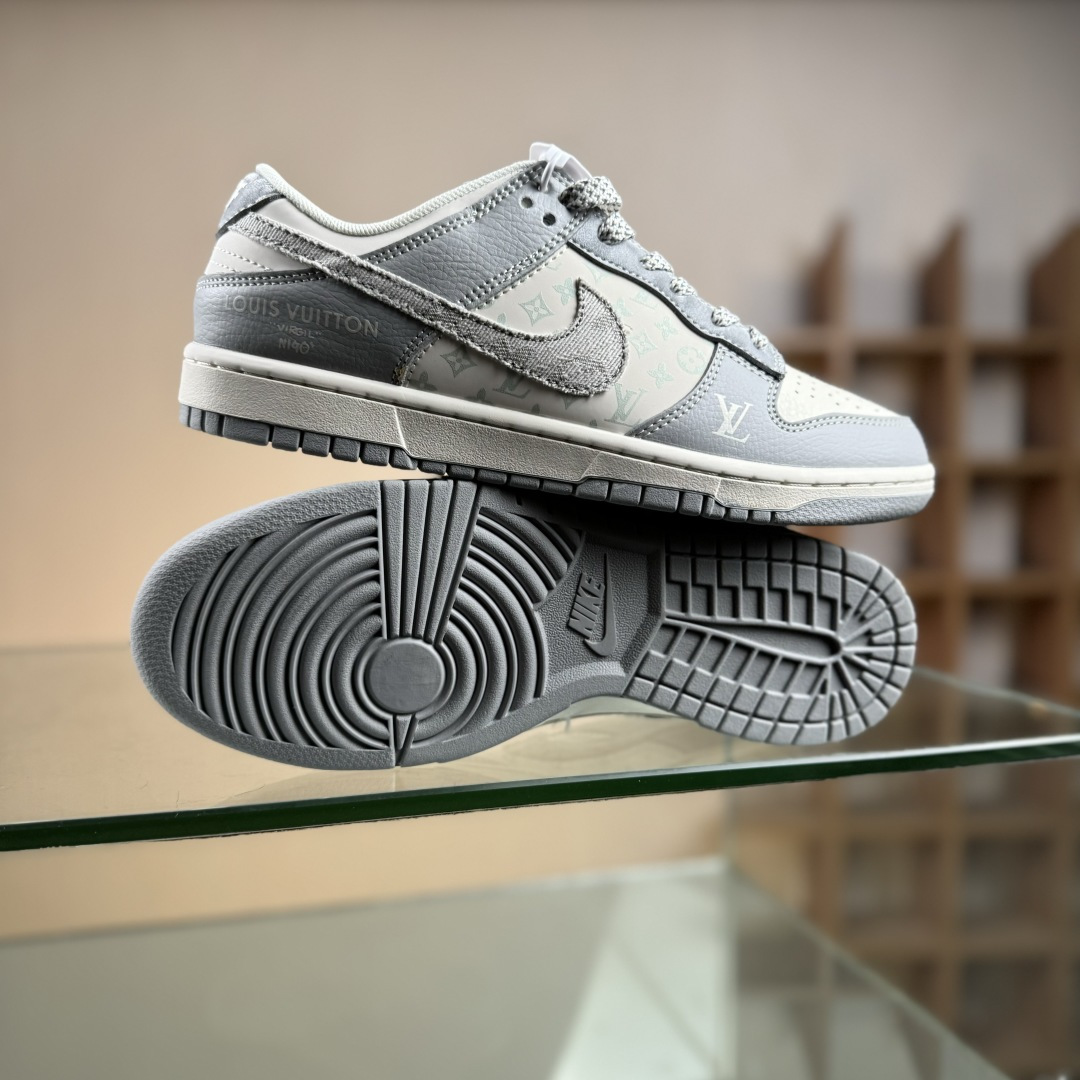 Nike SB Dunk Low LV联名 牛仔百搭灰 周年高端定制 低帮休闲板鞋 XS6089-629-莆田鞋,莆田鞋货源,高仿鞋,高仿鞋货源,安福档口,莆田高仿鞋,莆田鞋批发,高仿鞋批发,莆田高仿运动鞋,高仿运动鞋,莆田运动鞋 Nike SB Dunk Low LV联名 牛仔百搭灰 周年高端定制 低帮休闲板鞋 XS6089-629