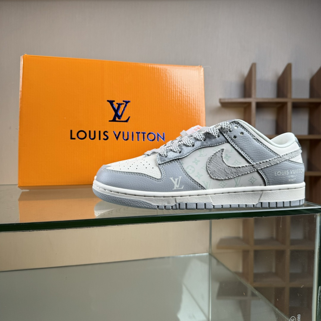 Nike SB Dunk Low LV联名 牛仔百搭灰 周年高端定制 低帮休闲板鞋 XS6089-629-莆田鞋,莆田鞋货源,高仿鞋,高仿鞋货源,安福档口,莆田高仿鞋,莆田鞋批发,高仿鞋批发,莆田高仿运动鞋,高仿运动鞋,莆田运动鞋 Nike SB Dunk Low LV联名 牛仔百搭灰 周年高端定制 低帮休闲板鞋 XS6089-629