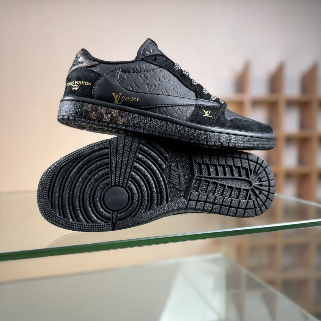 XC版Travis Scott x Fragment Design x Jordan Air Jordan 1 Low OG SP “LV联名——黑金” DZ5899-033-莆田鞋,莆田鞋货源,高仿鞋,高仿鞋货源,安福档口,莆田高仿鞋,莆田鞋批发,高仿鞋批发,莆田高仿运动鞋,高仿运动鞋,莆田运动鞋 XC版Travis Scott x Fragment Design x Jordan Air Jordan 1 Low OG SP “LV联名——黑金” DZ5899-033
