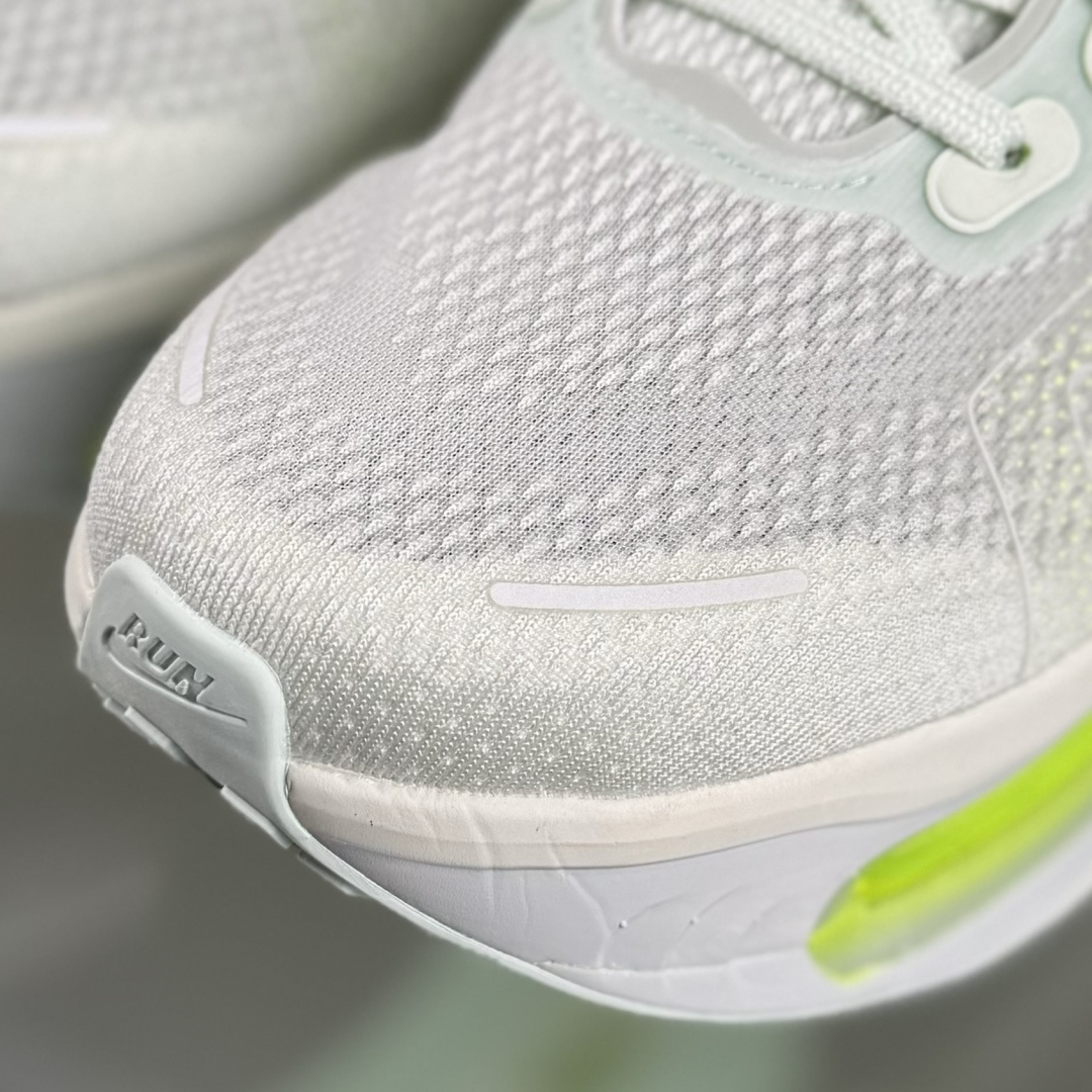 DIY版本 Nike Air Zoom Vomero Premium 耐克网面厚底气垫跑鞋 HQ2050-300