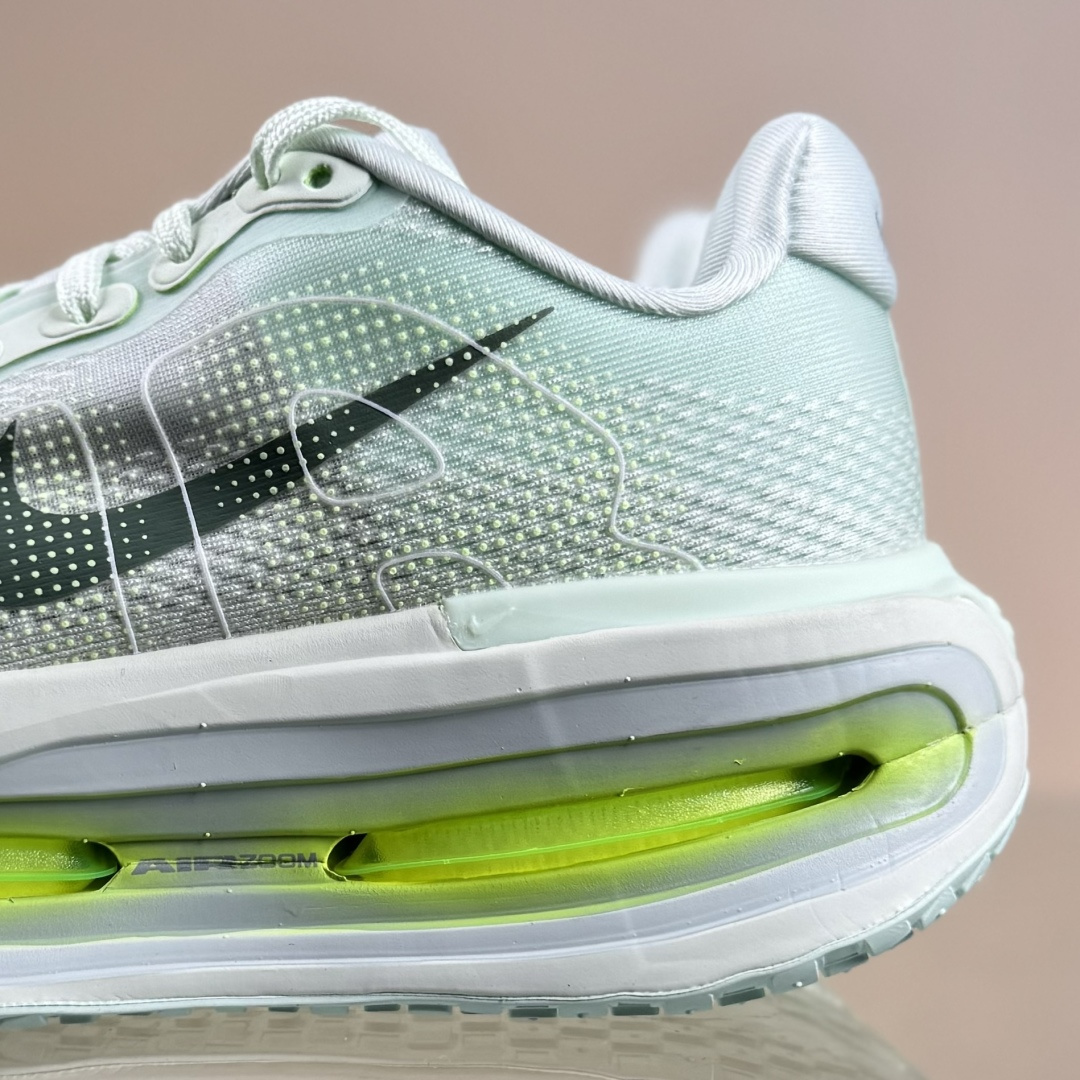 DIY版本 Nike Air Zoom Vomero Premium 耐克网面厚底气垫跑鞋 HQ2050-300