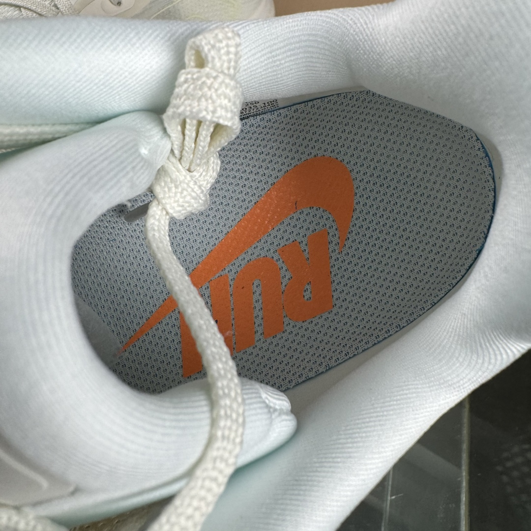 DIY版本 Nike Air Zoom Vomero Premium 耐克网面厚底气垫跑鞋 IQ4035-100