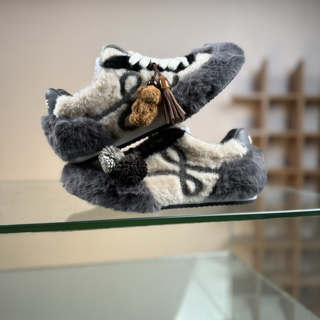 LOEWE罗意威 Ballet Runner 2.0 2026 秋冬走秀款羊羔毛阿甘德训鞋