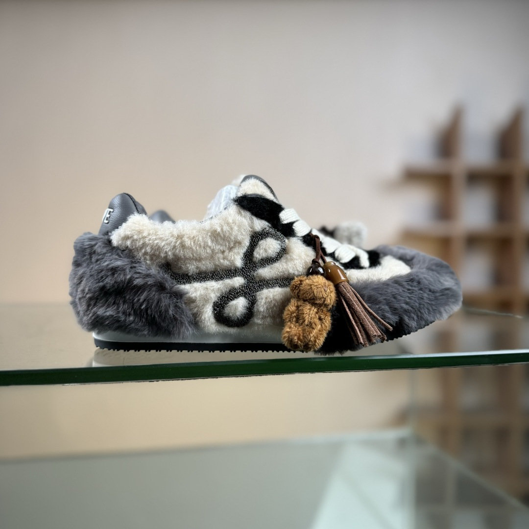 LOEWE罗意威 Ballet Runner 2.0 2026 秋冬走秀款羊羔毛阿甘德训鞋