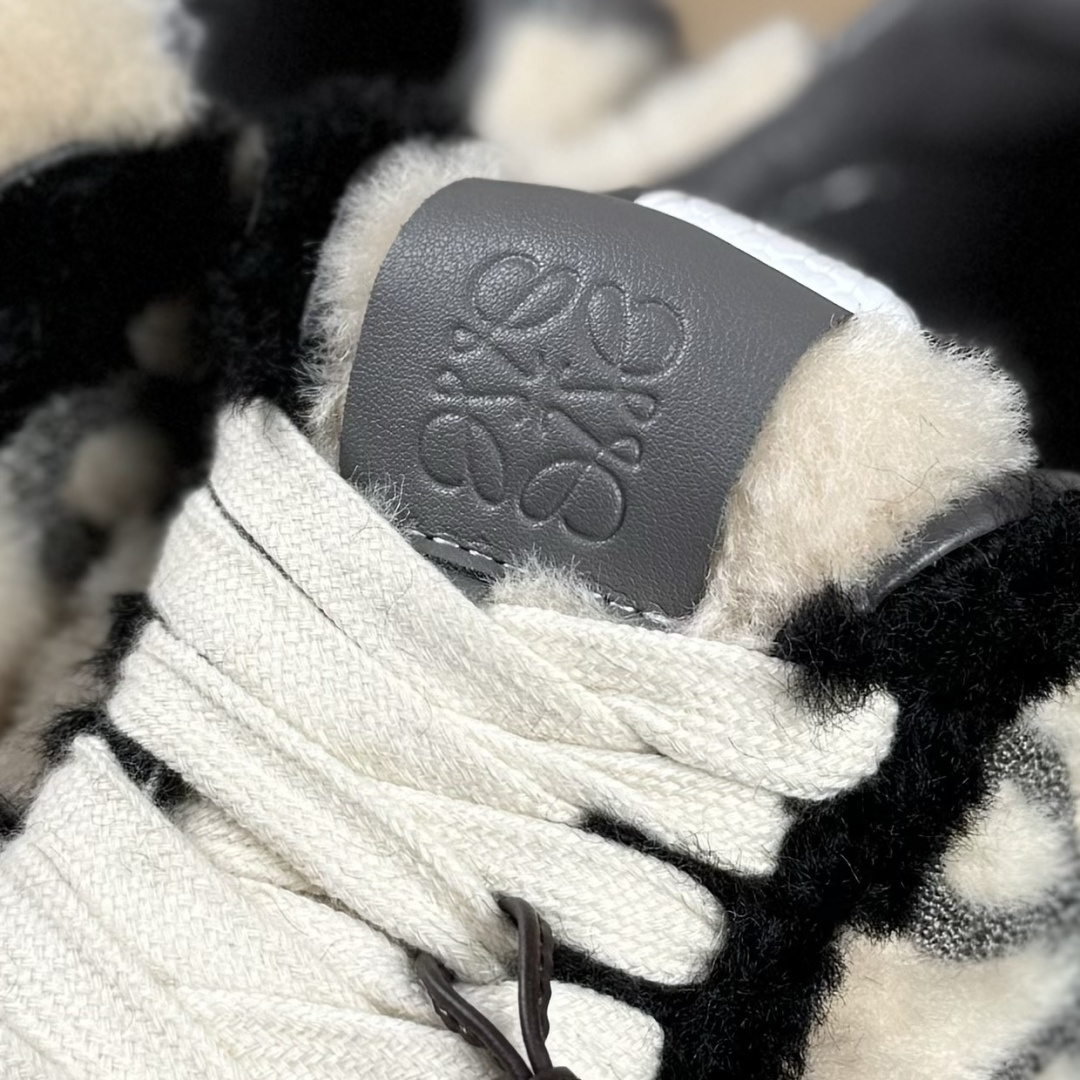 LOEWE罗意威 Ballet Runner 2.0 2026 秋冬走秀款羊羔毛阿甘德训鞋