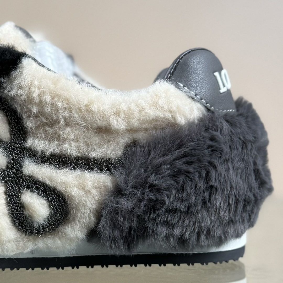 LOEWE罗意威 Ballet Runner 2.0 2026 秋冬走秀款羊羔毛阿甘德训鞋