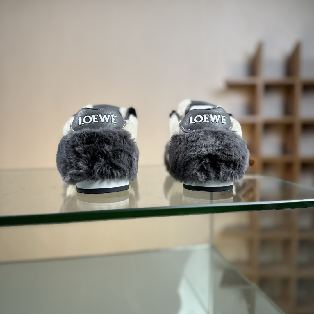 LOEWE罗意威 Ballet Runner 2.0 2026 秋冬走秀款羊羔毛阿甘德训鞋