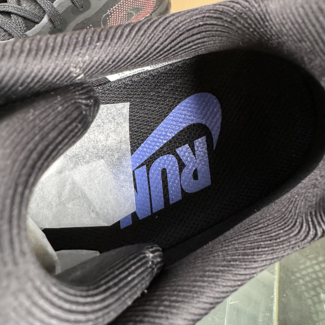 DIY版本 Nike Air Zoom Vomero Premium 耐克网面厚底气垫跑鞋 HM5973-001